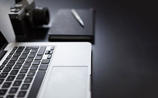 快手【亦可馨】自慰福利曝光，情趣制服逼脸同框道具插穴，高颜值熟女姐姐的淫荡诱惑引粉丝疯狂点赞！