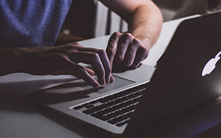 广州豹足球队员【唐天翼】爆出惊天丑闻，被女友实锤出轨女足【马丹娜】聊天记录暧昧短信曝光全网！