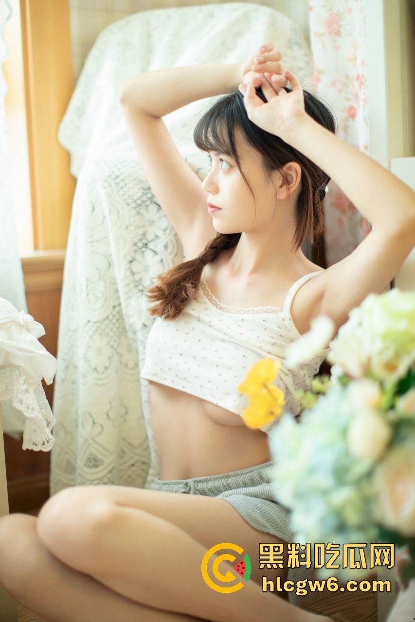 推特颜值妹子【劳小白】私拍性感写真流出,少萝清纯脸奶狗身俘获了一大批粉丝!-24