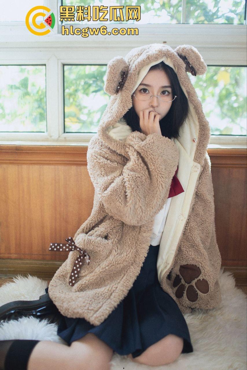 推特颜值妹子【劳小白】私拍性感写真流出,少萝清纯脸奶狗身俘获了一大批粉丝!-25