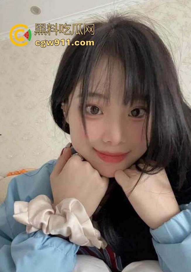 武汉大学研究生【李文怡】清纯书卷气下藏着火爆骚魂，露脸69调情撩拨心弦，多姿势猛操浪叫震天！