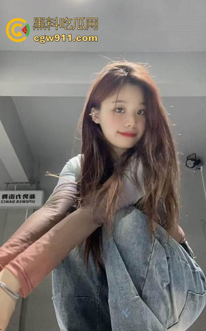 武汉大学研究生【李文怡】清纯书卷气下藏着火爆骚魂,露脸69调情撩拨心弦,多姿势猛操浪叫震天!-2