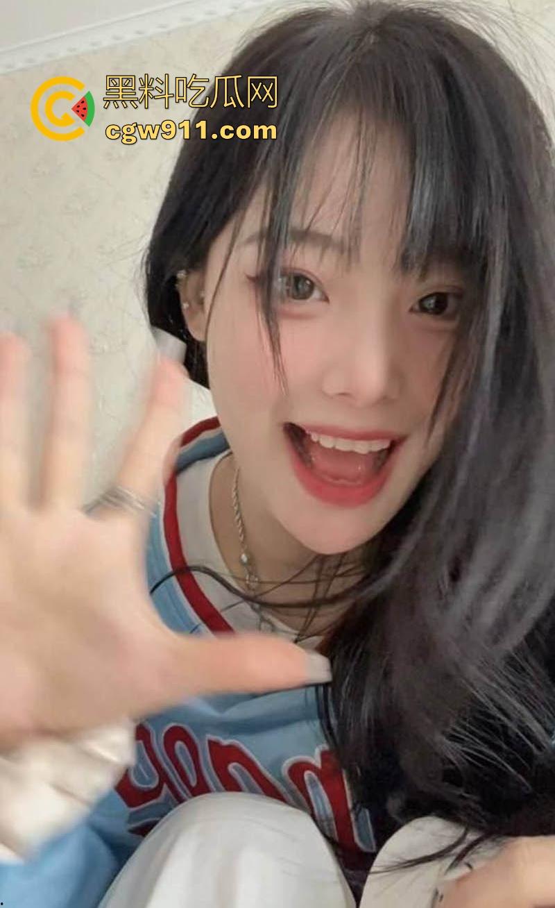 武汉大学研究生【李文怡】清纯书卷气下藏着火爆骚魂,露脸69调情撩拨心弦,多姿势猛操浪叫震天!-4