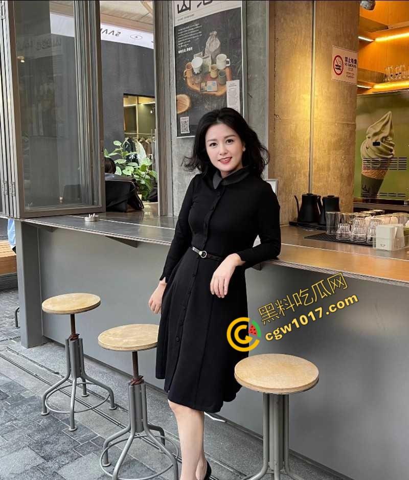 乱伦大神爆操性感小嫂子：哄骗发情嫂子说表姐睡觉，故意大力打桩让其浪叫给表姐听，羞辱与欲望齐飞！