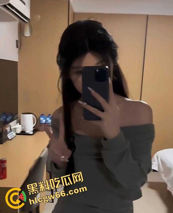 高颜值网红 【Puppy袭月】 酒店约炮私拍流出！ 骑乘后入无套疯狂抽送 极品女神沦为性玩具！-1