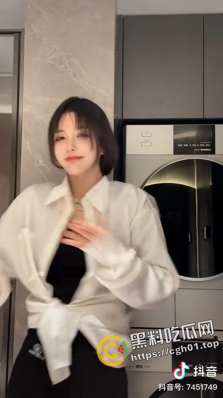 开盒LPL知名主持人【RITA】！开奔驰 喝战马 电竞椅上日rita 电竞少年的女神个人信息大曝光-6