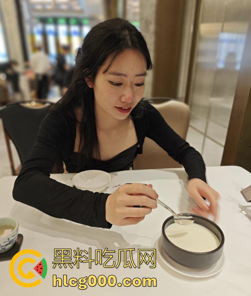 青岛港湾职业技术学院【李琦杉】,表演艺术专业母狗,为了买包和奢侈品,被富哥包养各种调教!-5