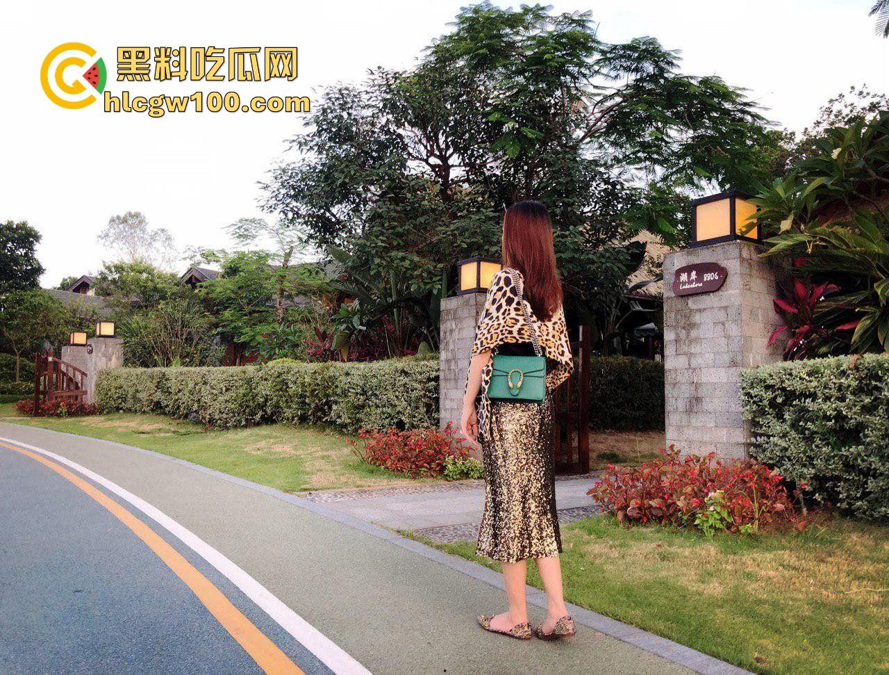 陕西西安初中教师【杨丽】背着老公疯狂约炮,爱吃精液每次舔得干干净净,艹完一次还浪得想再来第二次!-2