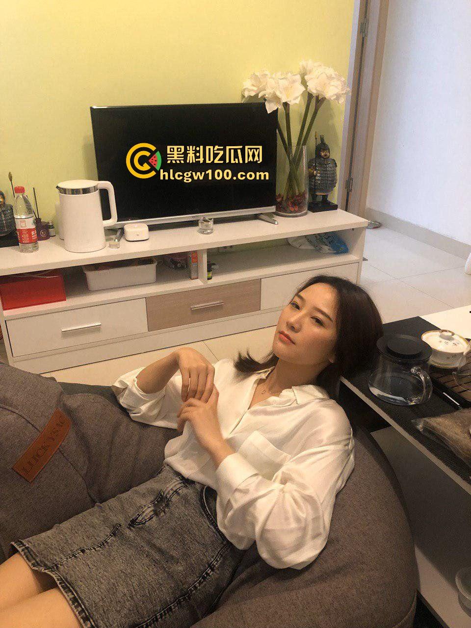 陕西西安初中教师【杨丽】背着老公疯狂约炮,爱吃精液每次舔得干干净净,艹完一次还浪得想再来第二次!-4