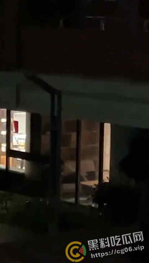 福建信息职业技术学院平潭校区情侣1楼落地窗前直接开干 被全校师生一览无余