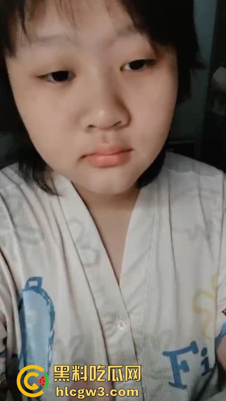 戏精学生妹【刘思彦】沉迷发骚1女同吃17男 直播自慰又骚又贱又爱演 出轨×贱女×苦情女主×骚货各种角色来回切换