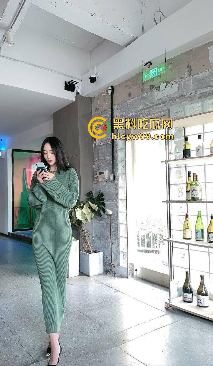 湖北大学研究生【封曦月】竟敢在私人影院强行猥亵,差点霸王硬上弓把人强奸,老板及时救场!-6