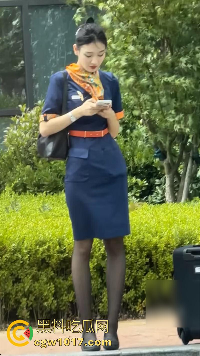 偷窥爱好者福利来袭，大神冒死偷拍空姐，日常生活曝光，真实窥视多角度宿舍日常，洗澡换衣服，娇嫩身躯蜜桃臀无限诱惑！