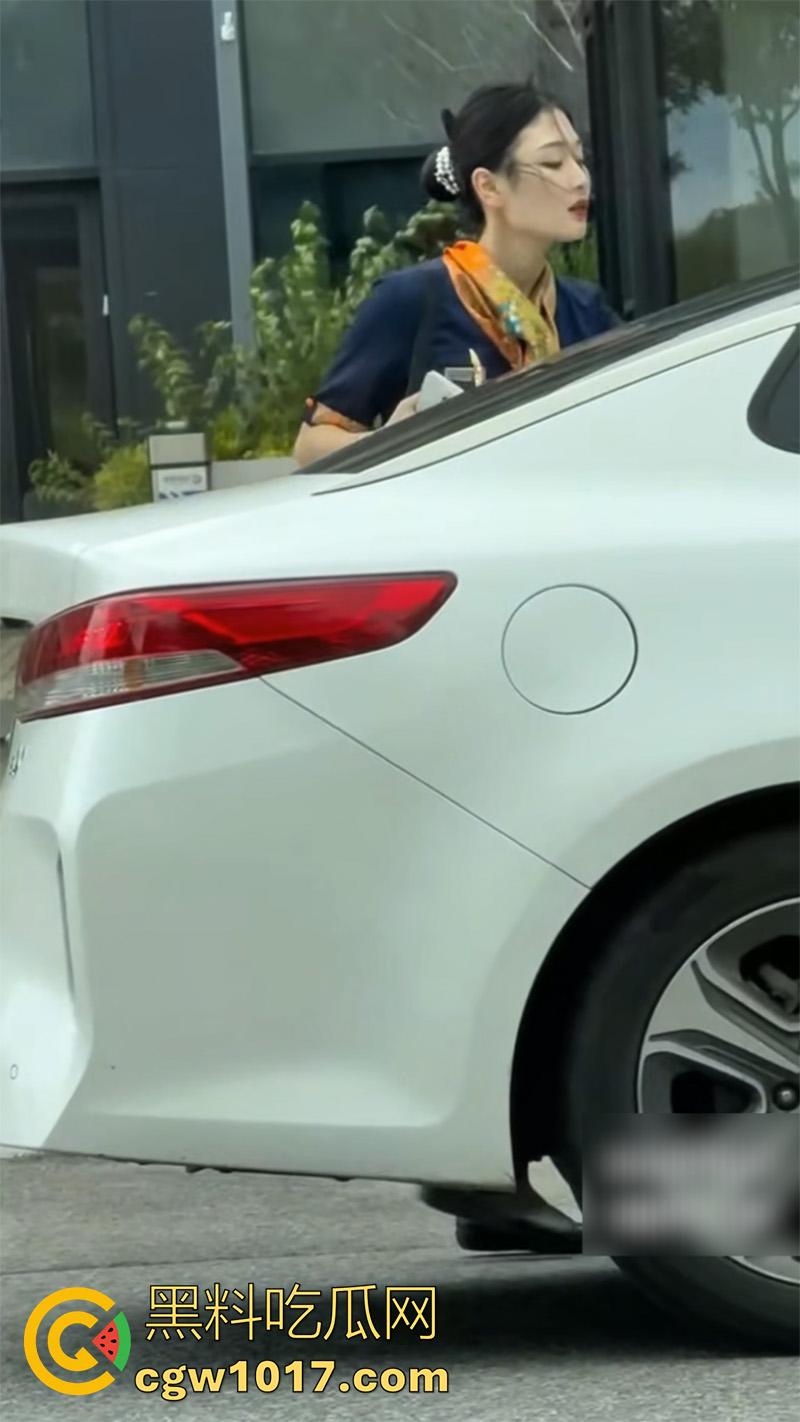 偷窥爱好者福利来袭,大神冒死偷拍空姐,日常生活曝光,真实窥视多角度宿舍日常,洗澡换衣服,娇嫩身躯蜜桃臀无限诱惑!-2