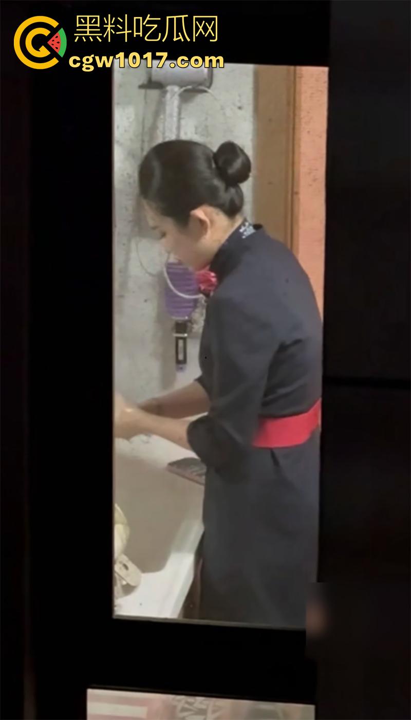 偷窥爱好者福利来袭,大神冒死偷拍空姐,日常生活曝光,真实窥视多角度宿舍日常,洗澡换衣服,娇嫩身躯蜜桃臀无限诱惑!-3
