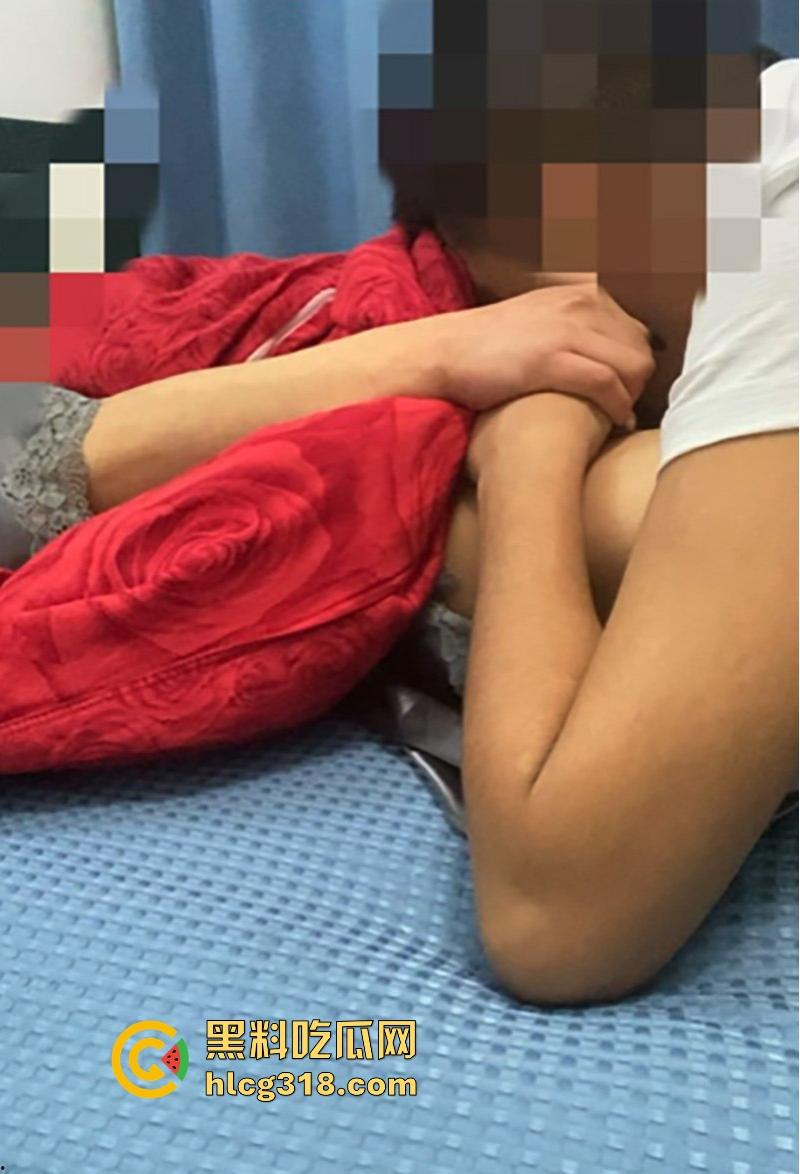 海角乱伦,酒后强上醉酒表姐,无套输出激情泄欲,巨大母乳摇摇晃晃,事后她哭的很伤心!-9