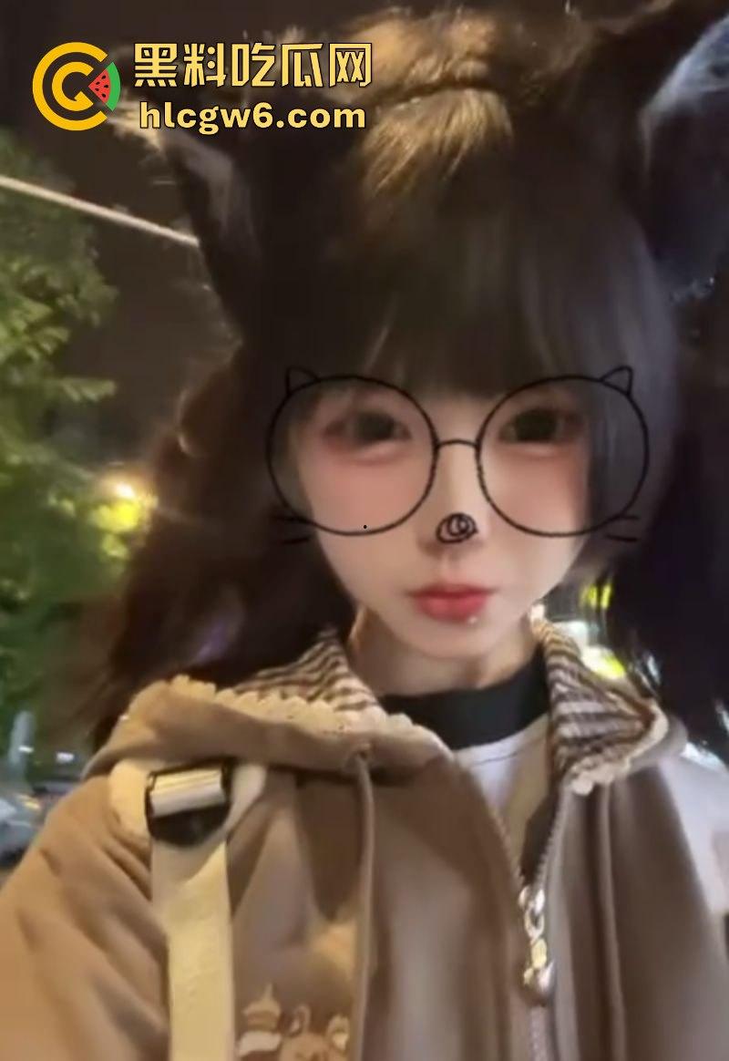 成都19岁反差小萝莉【陈欣怡】不雅视频全网疯传!可爱得像天使,粉嫩嫩的小脸蛋配上白花花的美乳嫩穴!-8