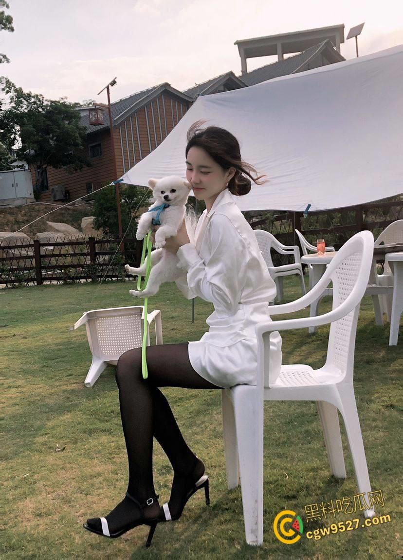 杭州清纯嫩妹【吴雨萌】,废物男友想上却硬不起来,细狗疲软只能脖子种草莓,好逼又被糟蹋了 !-2