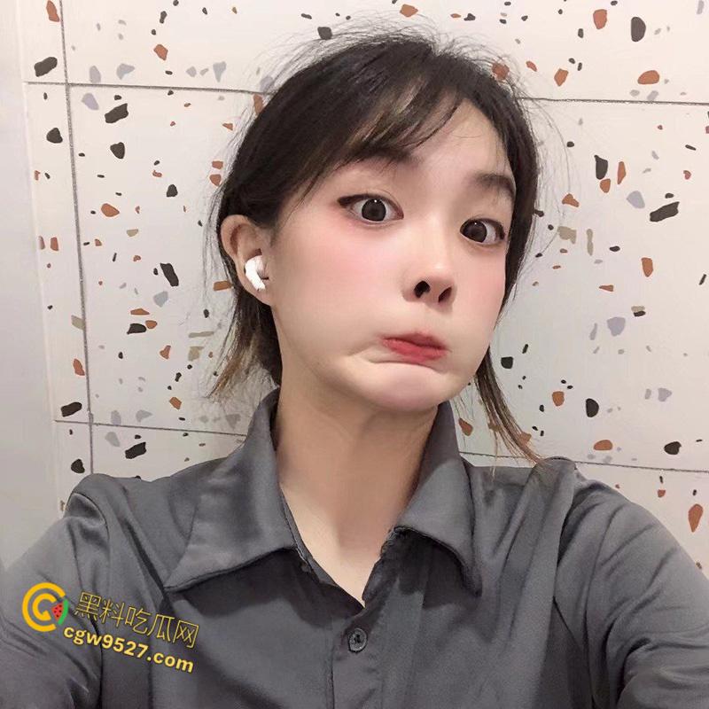 杭州清纯嫩妹【吴雨萌】,废物男友想上却硬不起来,细狗疲软只能脖子种草莓,好逼又被糟蹋了 !-3