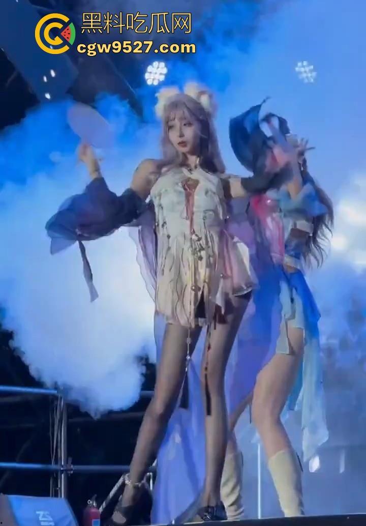 深圳欢乐谷,女团跳舞被女性网友质疑擦边,此前有肌肉男不穿上衣的表演,怎么被举报,不能搞双标!-9