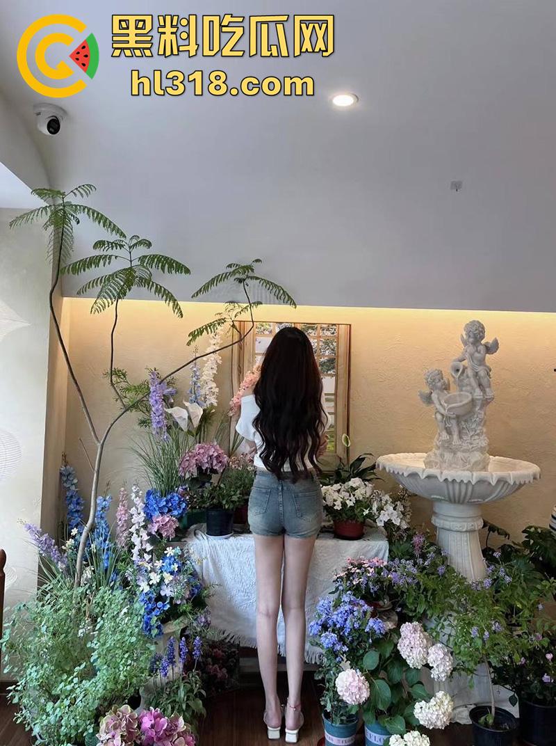 青岛反差母狗【刘子萱】,175cm的极品炮架子,逆天大长腿极致性感,小骚逼被男友操黑后还被曝光-2