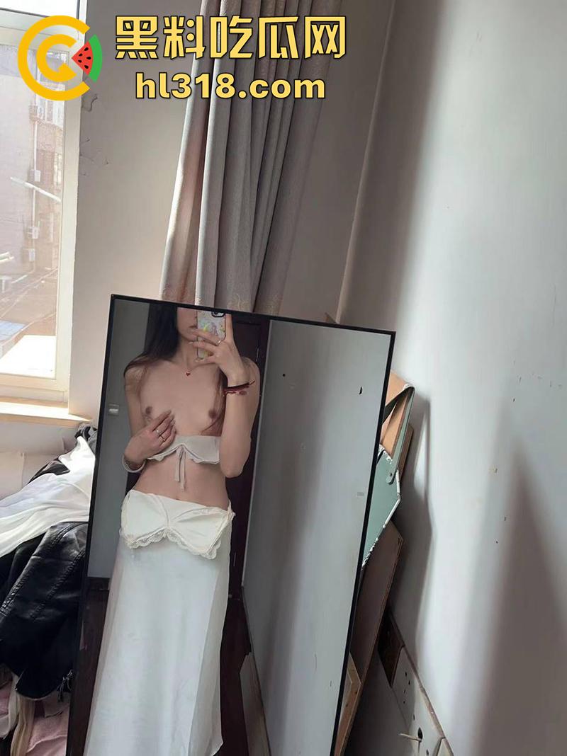 青岛反差母狗【刘子萱】,175cm的极品炮架子,逆天大长腿极致性感,小骚逼被男友操黑后还被曝光-8