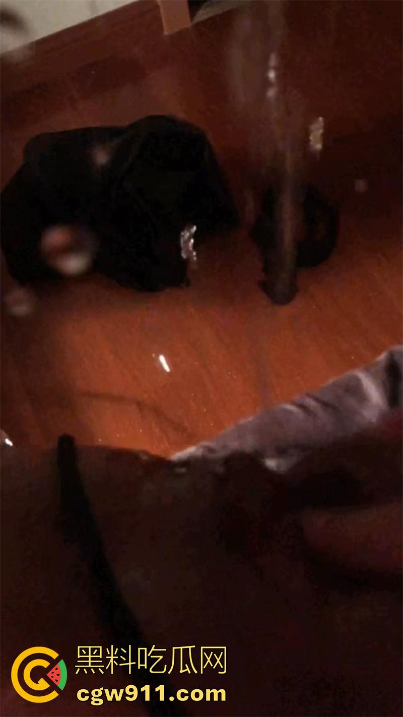 南京艺术学院舞蹈生【江梦研】,背着男友偷情大屌体育生,纤细的身体被粗大鸡巴爆操抽插,这身材真诱人啊!-10