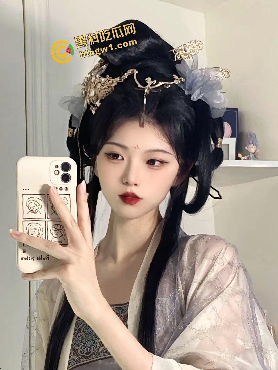 抖音古风清纯嫩妹『言子喜欢纸片人』剧情设定极致反差 美妆只为伺候大哥 独家曝光!-4