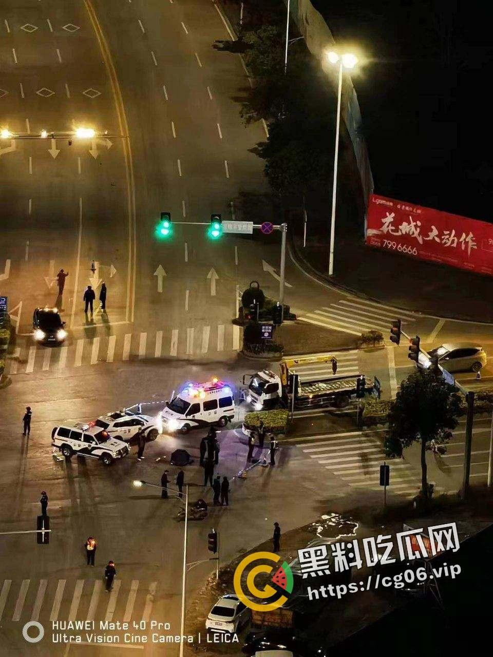 茂名化州当街行凶!疑似为女子前夫情杀 当街捅死之后还一直在打 这是有多大的仇恨-5