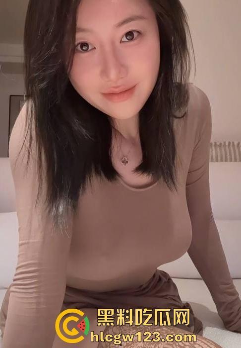 极品巨乳网红【扶摇】与男友性爱视频泄密 完美胸型女神被男友疯狂猛操后入 骚叫不断!-2