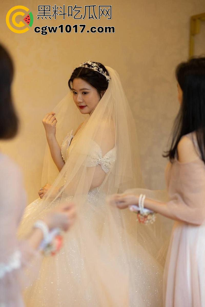 武汉中环地产中介【刘启意】,刚结婚的反差骚妇,肌肤白嫩漫画奶超诱人,背着老公偷情啪啪,被情夫报复性曝光!-2