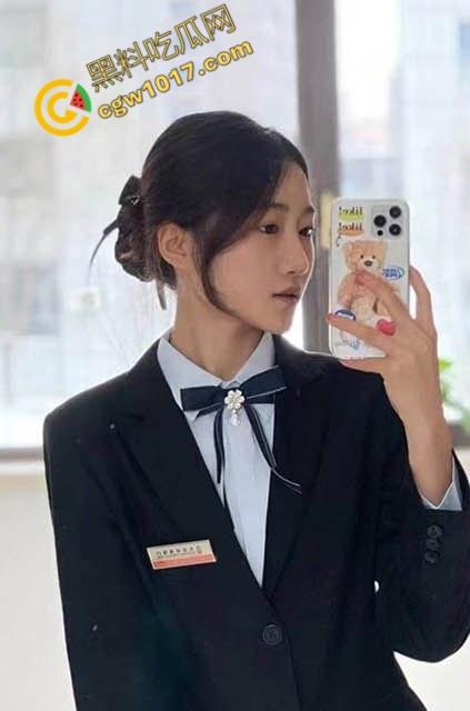 辽源巴卤社火锅店老板娘私下嗜好多人乱交，绿帽老公分享骚照，性感骚穴被无套爆操，白浆横流，淫靡不堪！