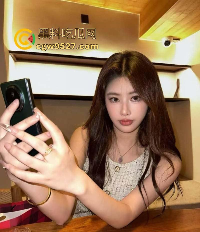 真实姐弟乱伦历程，强行暴操睡午觉的姐姐，无套猛操高潮迭起，曼妙呻吟不绝于耳！