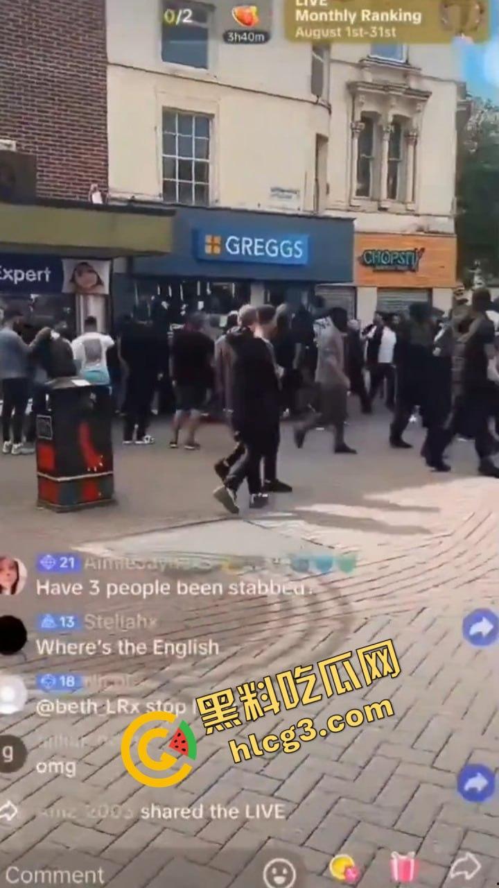 英国移民集会冲突升级：武装移民群体街头抗议引发暴力冲突！