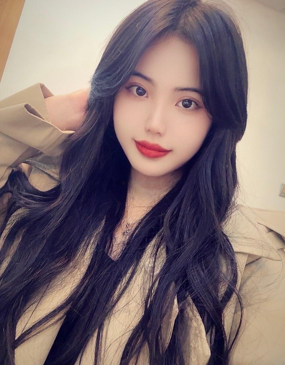 广西清纯嫩妹【何少雪】，为帮渣男还赌债签下裸贷，站立撒尿掰逼自慰，不料被骗输光跑路，被债主怒爆私拍！