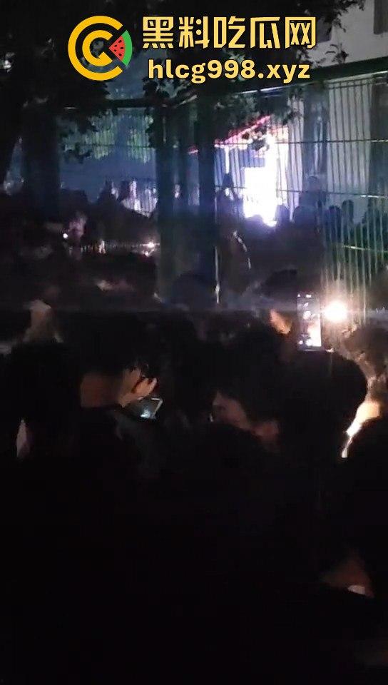 河南郑州黄河科技学院!女主用男友VIP卡狂开房,六年感情养了别人的母狗!-8