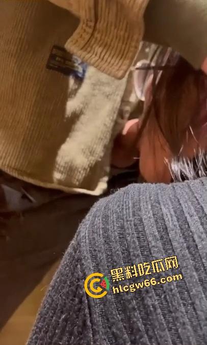 淫妻博主『琼久』绿帽狂欢派对,长腿娇妻被单男无套爆操 嫩逼淫水狂喷,狗链捆绑口爆吞精骚到骨子里!-9