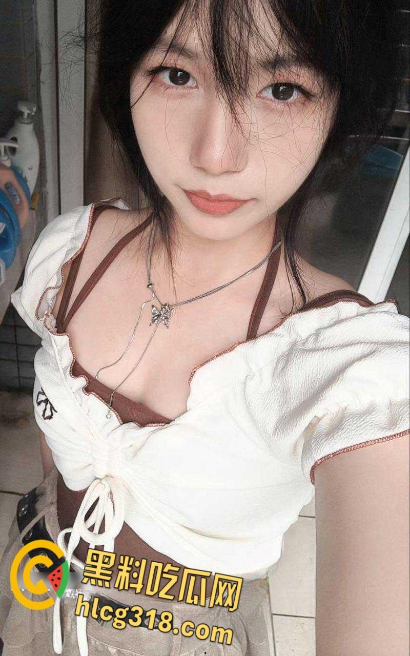 推特网红反差【清原】，稚嫩大学生酒店全裸，白虎嫩穴太紧，被露脸猛干逼肿潮喷 ！