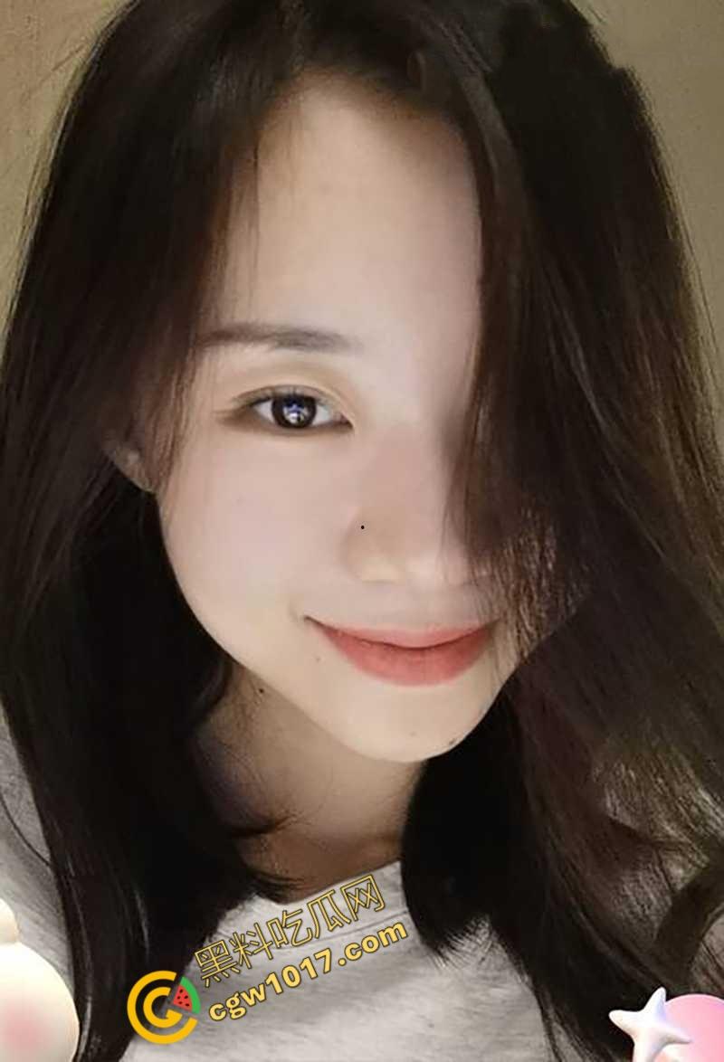 最新爆料！江苏情侣私拍大揭秘：白丝美人骑乘狂热，脸穴同框超骚，跳蛋震穴淫水四溢，表情超淫，让人欲罢不能-1