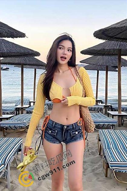 泰国网红【Jeenzen】不雅视频流出：深喉吞吐口水拉丝，双指插穴淫水四溅，无套后入爆操内射爽翻天-2