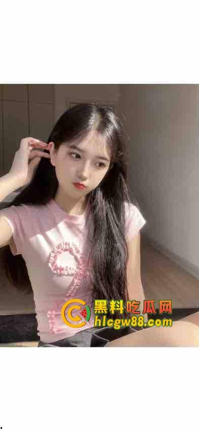 不懂就问,舍友开门就操女友,是憋疯了不管不顾,还是故意让我旁观刺激他们的变态癖好?-8