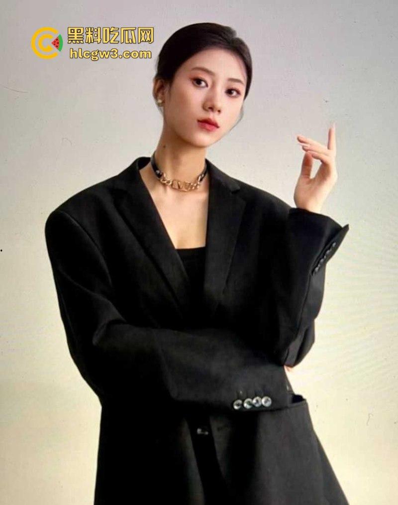 21岁模特级绝品前女友【蔡玲】被渣男泄密裸聊视频 还是一位喜欢吃鸡操逼的反差母狗!-11