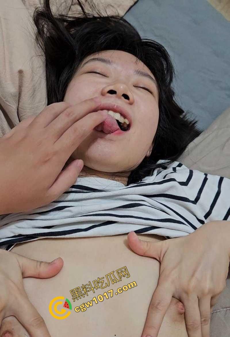 海南大学爆炸性大新闻!清纯校花秒变顶级风骚尤物,裸露全裎,口交吞精,浴室激战全程曝光,疯狂资源瞬间引爆网络!-8