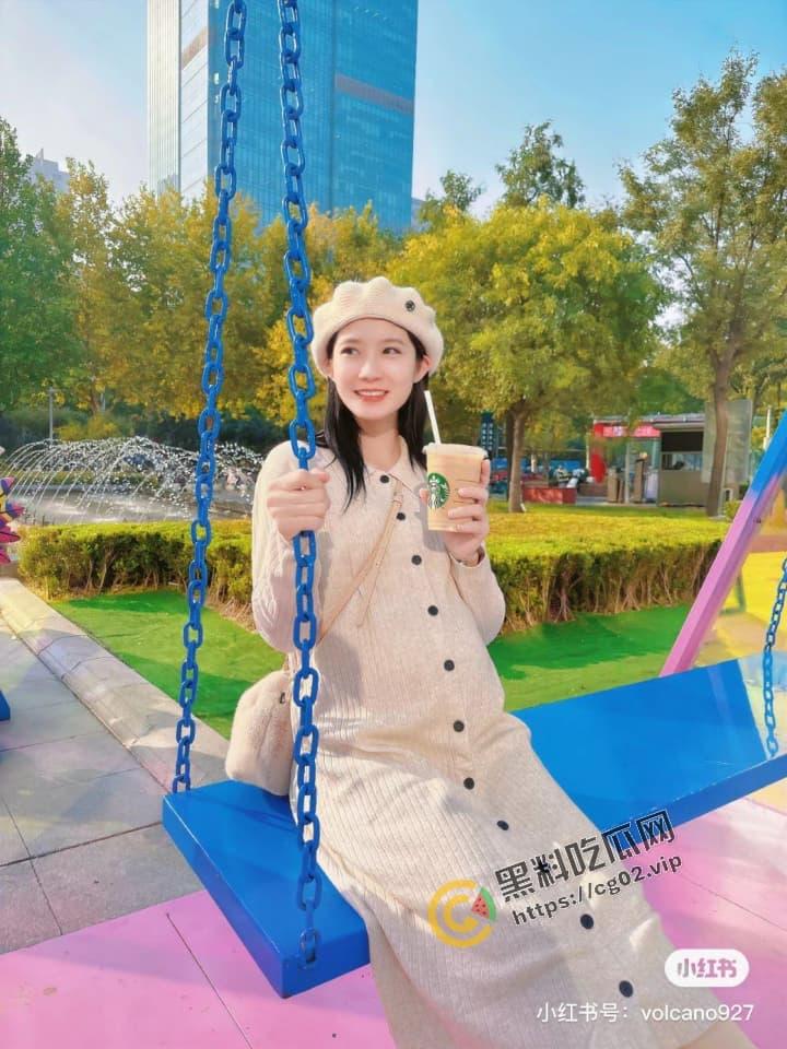 反差婊实锤 西安已婚小少妇私密视频流出  曾给一少 举牌 举牌系列 小红书被网友扒出  孕照大曝光-7