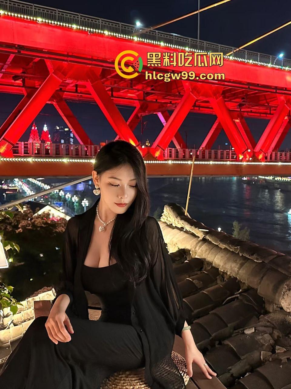 约炮大神真实约操 长沙天心区八字奶骚鸡『林思雅』验货发自拍展示极品大雷淫荡舔奶头!独家流出!-5