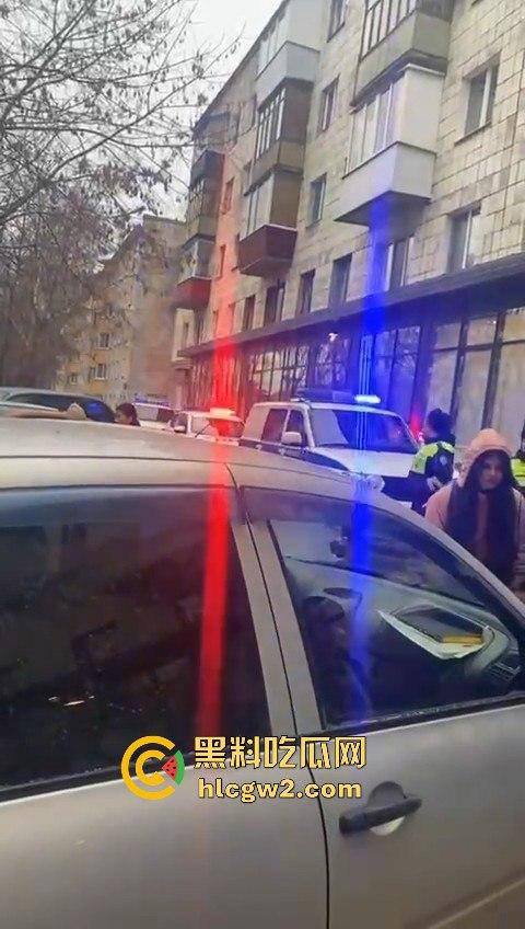 三根警棍破你的英雄梦!俄罗斯哈山外办,伊朗学生挑衅中国同学不服管教被警方制服带走-4