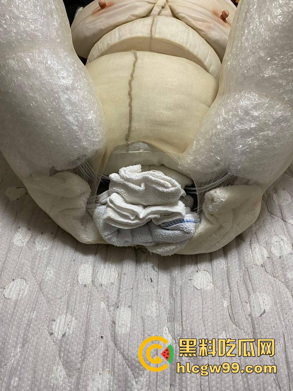 高手在民间!牛人自制毛巾纸人娃娃,硅胶保安娃娃眼珠子都吓掉了,兄弟你能不能整点阳间的玩意儿?-4