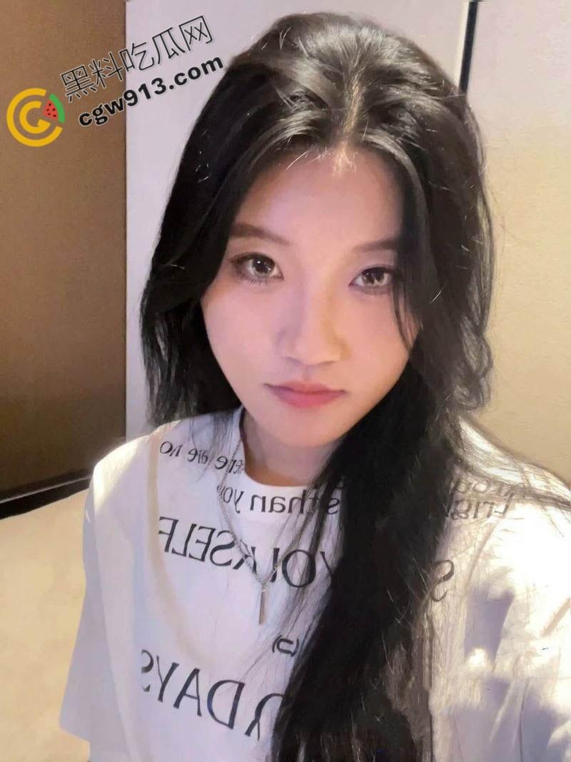 成都高颜值拜金婊陈昕怡的荒淫生活曝光：诱惑金主反遭报复，淫荡画面引爆网络