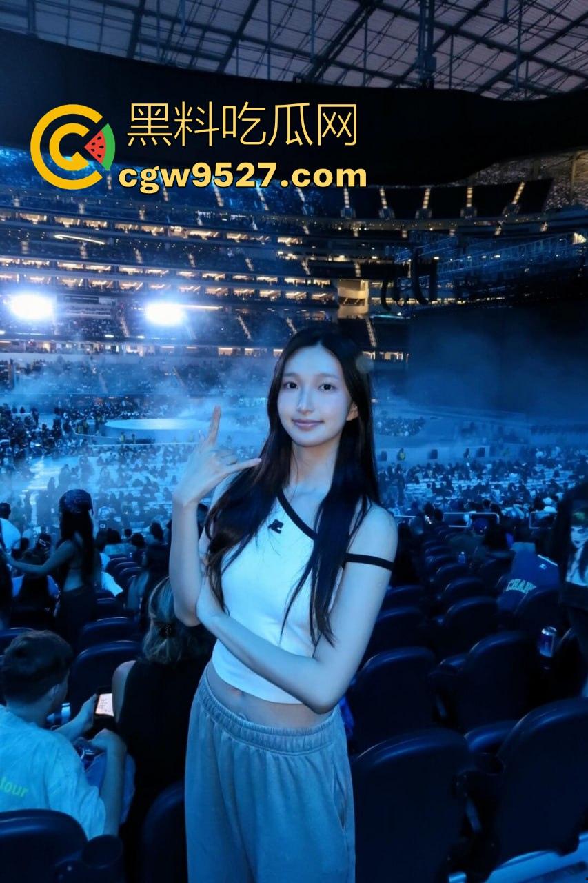 感谢时代少年团上海演唱会!一张门票换一顿操,追星女神终于被我无套后入,原来追星的女孩这么容易拿下!-4