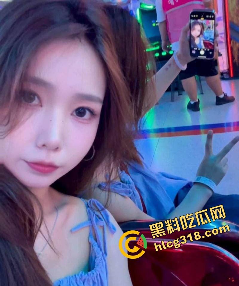 清纯外表全是装,新疆昌吉美少女『杜洁』视频流出被操到嗓子眼,私下猫奴玩法奶头让猫舔!-5